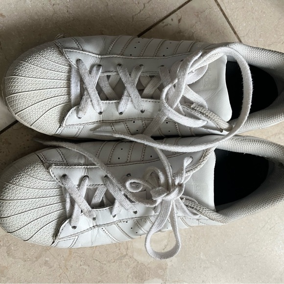 Adidas  Supestar men’s shoe size 9.5 white and white stripes - Picture 6 of 10